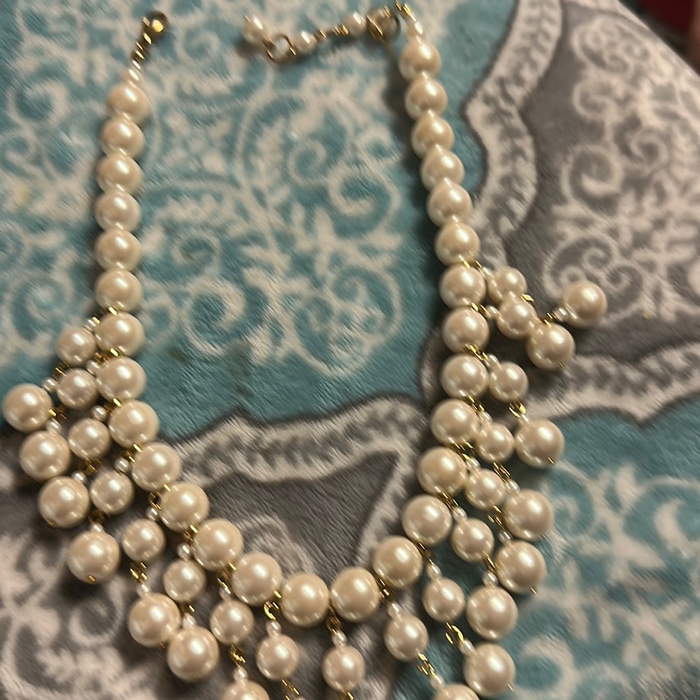 AVON Pearl necklace choker